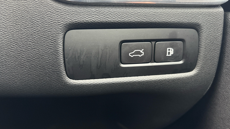 Volvo XC60 2.0 T8 [455] RC PHEV Ultimate Dark 5dr AWD Gtron Estate